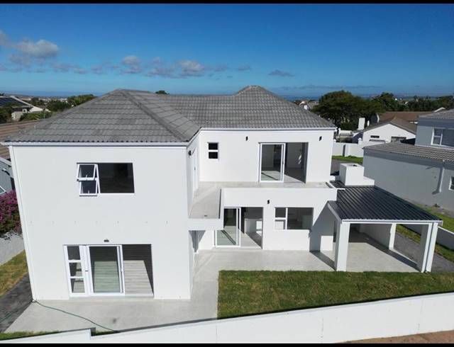 4 BEDROOM HOUSE FOR SALE IN COUNTRY CLUB